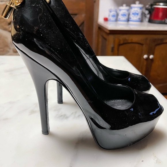 Louis Vuitton black heels. - Picture 3 of 5